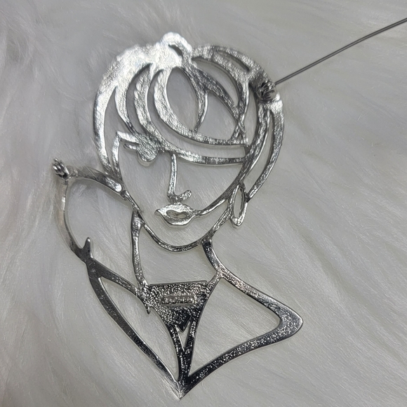 Vintage JJ JONETTE Silvertone Openwork silouette Lady Pin/Brooch - Picture 2 of 4